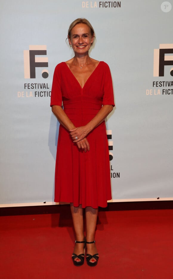 Sandrine Bonnaire au photocall de "Les Combattantes" lors de la 24ème édition du Festival de la Fiction TV de la Rochelle, le 15 septembre 2022. 