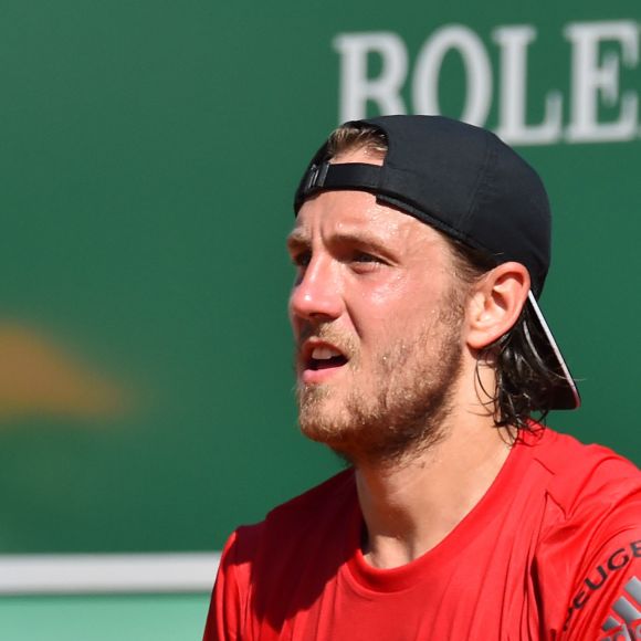 Après la naissance de sa fille en janvier 2021, le tennisman a rapidement repris la compétition
Lucas Pouille s'incline au Tie Break face à Mischa Zverev lors du Rolex Monte-Carlo Masters 2018 à Roquebrune Cap Martin sous le regard de sa compagne Clémence Bertrand le 17 avril 2018 © Bruno Bebert / Bestimage