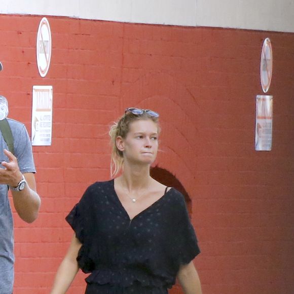 Exclusif - Lucas Pouille et sa compagne Clémence Bertrand se promènent à New York, le 19 août 2017.