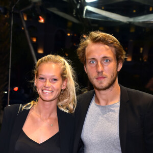 "Avec le recul, je me suis dit que j'avais été un "conn*rd", pour le dire vulgairement, d'être parti aussi tôt", lance Lucas Pouille
Lucas Pouille et compagne Clémence à la soirée de gala du Monte-Carlo Rolex Masters 2017 le 21 avril 2017 au Sporting d'été dans la Salle des Etoiles. © Bruno Bebert/Bestimage