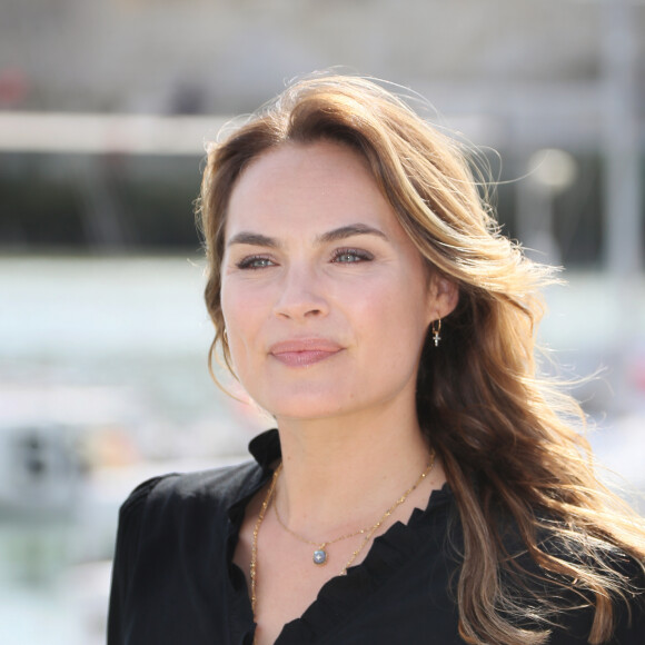 Une jolie robe bustier en perles
Melanie Maudran - Photocall de la série "Un si grand soleil" lors de la 21ème édition du Festival de la Fiction TV de la Rochelle. Le 14 septembre 2019 © Patrick Bernard / Bestimage