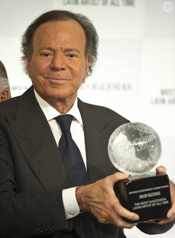 Julio Iglesias a été déclaré le plus grand artiste latino de tous les temps lors d'une cérémonie à Londres. Le 12 mai 2014 