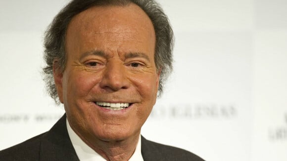 Julio Iglesias atteint d'Alzheimer et en fauteuil roulant ? Le chanteur sort de ses gonds pour rétablie la vérité