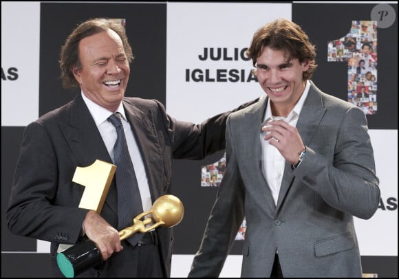 En effet, les médias n'ont pas tarder à lui prêter de graves problèmes de santé 
Rafael Nadal et Julio Inglesias à Madrid 