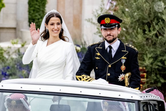 Rajwa de Jordanie est apparue dans une deuxième robe de mariée sublime pour la réception qui a suivi son mariage.
Mariage du prince Hussein de Jordanie et de Rajwa al Saif, au palais Zahran à Amman, Jordanie.