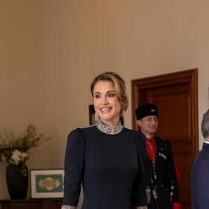 Rania de Jordanie était elle aussi sublime, en noir pour la cérémonie puis en beige pour la soirée.
La reine Rania de Jordanie assiste au mariage de son fils aîné, le prince héritier Hussein à Amman. Le 1er juin 2023. @ Balkis Press/ABACAPRESS.COM