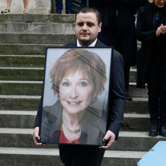 Lors des obsèques de Marion Game, un acteur présent pour lui faire ses adieux a malencontreusement été victime d'une grave chute. 
Atmosphère - Sorties des obsèques de Marion Game en l'église Saint Roch à Paris, France, le 31 mars 2023. © Christophe Clovis/Bestimage