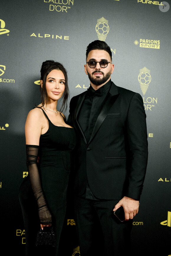 Nabilla (Benattia) et son mari Thomas Vergara au photocall de la 66ème cérémonie du Ballon d'Or au Théâtre du Chatelet à Paris le 17 octobre 2022.