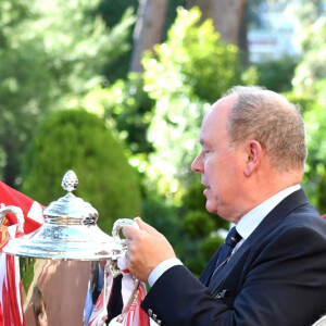 Le prince Albert II de Monaco, avec ses enfants le prince héréditaire Jacques et la princesse Gabriella, a reçu au Palais l'équipe de football de l'académie de l'A.S. Monaco vainqueur de la coupe Gambardella Crédit Agricole, le 3 juin 2023. © Bruno Bebert/Bestimage 