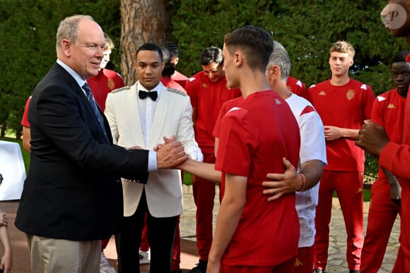 Le prince Albert II de Monaco, avec ses enfants le prince héréditaire Jacques et la princesse Gabriella, a reçu au Palais l'équipe de football de l'académie de l'A.S. Monaco vainqueur de la coupe Gambardella Crédit Agricole, le 3 juin 2023. © Bruno Bebert/Bestimage 