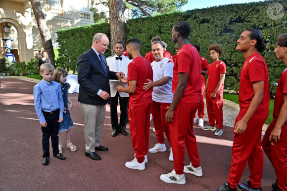 Le prince Albert II de Monaco, avec ses enfants le prince héréditaire Jacques et la princesse Gabriella, a reçu au Palais l'équipe de football de l'académie de l'A.S. Monaco vainqueur de la coupe Gambardella Crédit Agricole, le 3 juin 2023. © Bruno Bebert/Bestimage 