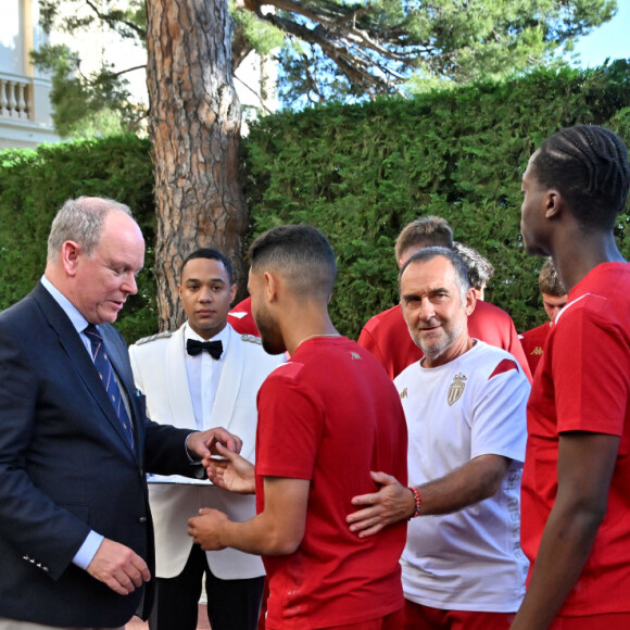 Le prince Albert II de Monaco, avec ses enfants le prince héréditaire Jacques et la princesse Gabriella, a reçu au Palais l'équipe de football de l'académie de l'A.S. Monaco vainqueur de la coupe Gambardella Crédit Agricole, le 3 juin 2023. © Bruno Bebert/Bestimage 