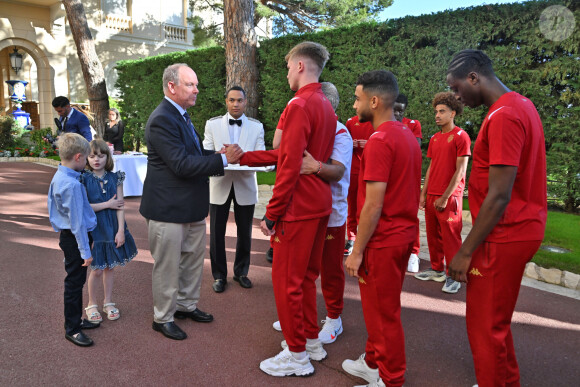 Le prince Albert II de Monaco, avec ses enfants le prince héréditaire Jacques et la princesse Gabriella, a reçu au Palais l'équipe de football de l'académie de l'A.S. Monaco vainqueur de la coupe Gambardella Crédit Agricole, le 3 juin 2023. © Bruno Bebert/Bestimage 