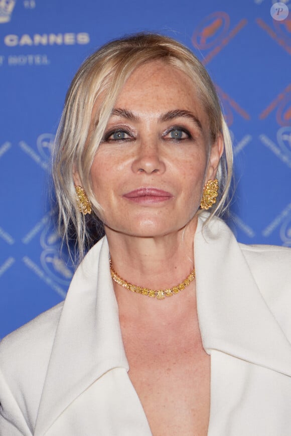 Emmanuelle Béart - Photocall du dîner d'ouverture du 76ème Festival International du Film de Cannes, au Carlton. Le 16 mai 2023 © Borde-Jacovides-Moreau / Bestimage