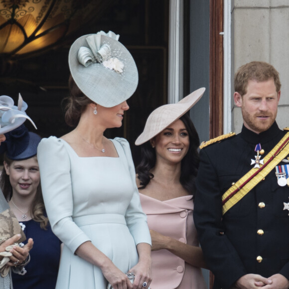 Camilla Parker Bowles, duchesse de Cornouailles, Louise Mountbatten-Windsor (Lady Louise Windsor), le prince Harry, duc de Sussex, Meghan Markle, duchesse de Sussex, le prince William, duc de Cambridge, Catherine (Kate) Middleton, duchesse de Cambridge - Les membres de la famille royale britannique lors du rassemblement militaire "Trooping the Colour" (le "salut aux couleurs"), célébrant l'anniversaire officiel du souverain britannique. Cette parade a lieu à Horse Guards Parade, chaque année au cours du deuxième samedi du mois de juin. Londres, le 9 juin 2018. 