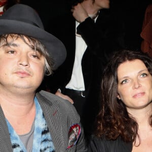 Pete Doherty et sa femme Katia De Vidas au défilé de mode Celine Homme automne-hiver 2023/24 au Palace à Paris le 10 février 2023. © Christophe Clovis / Bestimage 