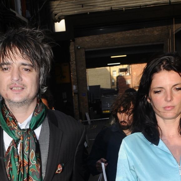 Pete Doherty et sa compagne Katia de Vidas se baladent dans le quartier de Shoreditch à Londres le 29 avril 2019.