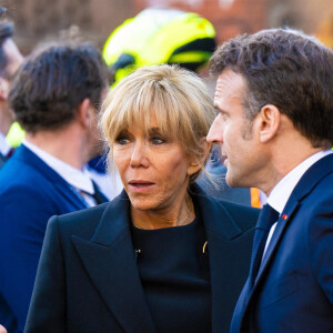 Le président Emmanuel Macron et sa femme Brigitte arrivent au musée Rijksmuseum à Amsterdam le 12 avril 2023.