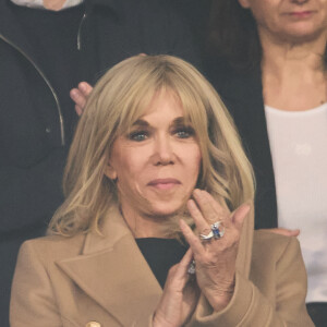 Brigitte Macron lors du match de football de la Coupe de France "Nantes vs Toulouse" au Stade de France à Paris. Le 29 avril 2023 © Cyril Moreau / Bestimage 