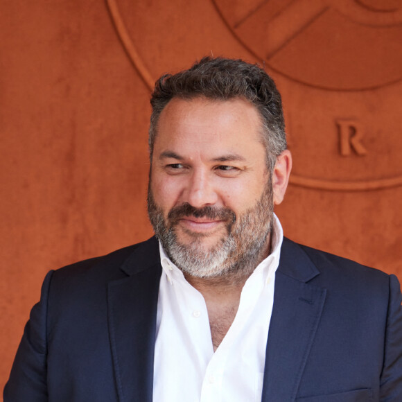 Le journaliste paraissait ravi d'être présent ce jour.
Bruce Toussaint au village lors des Internationaux de France de tennis de Roland Garros 2023, à Paris, France, le 6 juin 2023. © Jacovides-Moreau/Bestimage