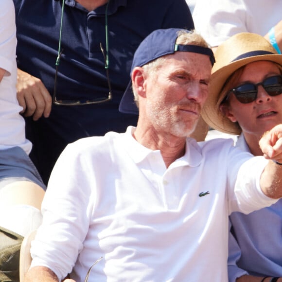 Denis Brogniart et sa femme Hortense en tribunes lors des Internationaux de France de tennis de Roland Garros 2023, à Paris, France, le 6 juin 2023. © Jacovides-Moreau/Bestimage