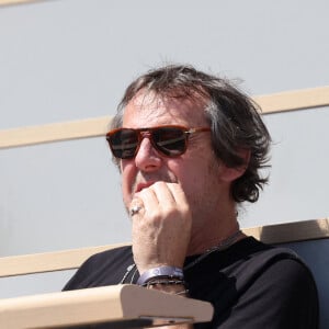 Jean-Luc Reichmann - Célébrités dans les tribunes des Internationaux de France de tennis de Roland Garros 2023 le 6 juin 2023. © Jacovides-Moreau/Bestimage 