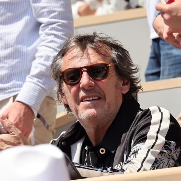 Jean-Luc Reichmann - Célébrités dans les tribunes des Internationaux de France de tennis de Roland Garros 2023 le 6 juin 2023. © Jacovides-Moreau/Bestimage 