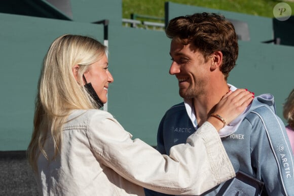 Casper Ruud pose avec sa compagne Maria Galligani - Le Norvégien Casper Ruud a remporté le tournoi ATP 250 de Genève en venant à bout de Denis Shapovalov en deux manches (7-6 (6), 6-4) à Genève en Suisse le 22 mai 2021. Le 21ème joueur mondial remporte ainsi son deuxième titre en carrière à 22 ans. © Thomas Roulin/Bestimage