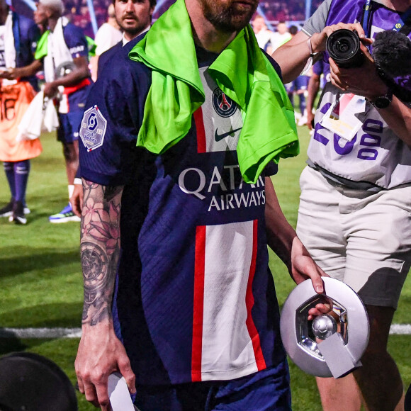 Lionel Leo Messi lors de la cérémonie de remise du trophée de champion de France au Paris Saint-Saint-Germain (PSG) après le match de football Ligue 1 Uber Eats opposant le Paris Saint-Germain (PSG) au Clermont Foot 63 au Parc des Princes à Paris, France, le 3 juin 2023. Clermont a gagné 3-2. © Philippe Lecoeur/Pool/Bestimage
