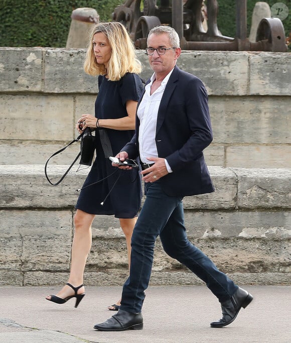 Il s'est confié sur ses histoires sentimentales
Exclusif - Christophe Dechavanne et sa compagne Elena Foïs - People arrive à la cérémonie d'hommage national à Jean-Paul Belmondo à l'Hôtel des Invalides à Paris © Panoramic / Bestimage