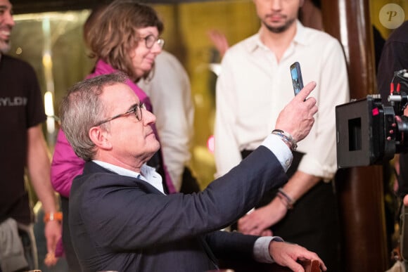 Il est papa de trois enfants
Exclusif - Christophe Dechavanne - Sketch L'addition - Backstage de l'enregistrement de l'émission "I love you coiffure" de M.Robin. Le 13 janvier 2020 © Cyril Moreau / Bestimage