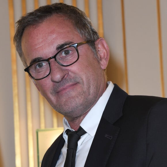 Il a du mal à trouver l'amour
Exclusif - Christophe Dechavanne - Christophe Dechavanne reçoit le grade d'Officier des Arts et des Lettres au Ministère de la Culture à Paris le 15 mai 2019. © Coadic Guirec / Bestimage  