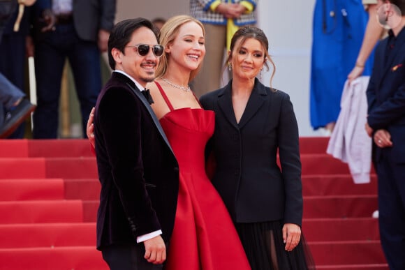 Jennifer Lawrence et Justine Ciarrocchi - Montée des marches du film "Anatomie d'une chute" lors du 76e Festival de Cannes. Le 21 mai 2023. © Jacovides-Moreau / Bestimage