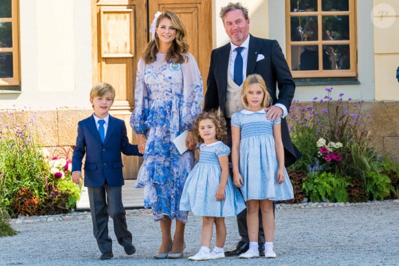La princesse Madeleine de Suède, Chris O'Neill et leurs enfants la princesse Leonore de Suède, le prince Nicolas de Suède et la princesse Adrienne de Suède - La famille royale suédoise au baptême du prince Julian, duc de Halland au château de Drottningholm sur l'île de Lovön à Ekero en Suède, le 14 août 2021. 