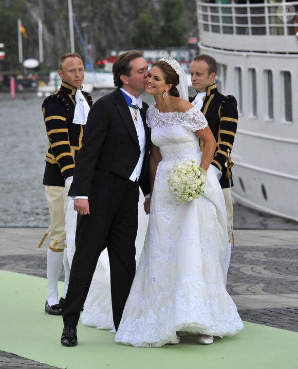 Ce jour-là, la princesse benjamine du royaume de Suède célèbre son mariage avec son époux Christopher O'Neill. 
La princesse Madeleine de Suede et Chris O'Neill - Mariage de la princesse Madeleine de Suede avec Chris O'Neill au Palais Royal a Stockholm en Suede le 8 juin 2013. 