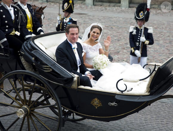 Maman de trois enfants, prénommés Léonore, Nicolas et Adrienne, la princesse a alors tenu à célébrer ses noces d'étain. 
 
La princesse Madeleine de Suede et Chris O'Neill - Mariage de la princesse Madeleine de Suede avec Chris O'Neill au Palais de Drottningholm a Stockholm en Suede le 8 juin 2013. 