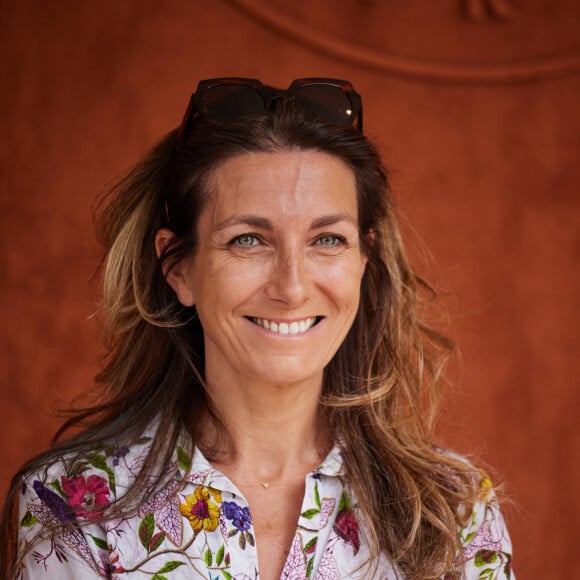 En effet, elle ne parle quasiment jamais de sa vie privée.
Anne-Claire Coudray au village lors des Internationaux de France de tennis de Roland Garros 2023, à Paris, France, le 9 juin 2023. © Jacovides-Moreau/Bestimage