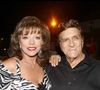 Il est demandé à ce que les personnes qui assistent aux funérailles ne portent pas de noir, mais favorisent le bleu marine et le blanc.
Joan Collins et Tony Murray - Soirée organisée par le milliardaire Tony Murray dans sa villa Las Brisas du parc de Saint Tropez.