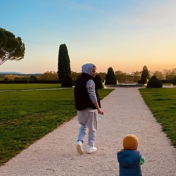 Julien Doré et son fils sur Instagram. Le 1er janvier 2022.
