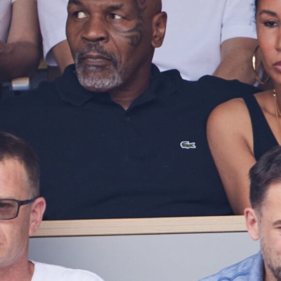 Mike Tyson avec sa femme Lakiha Spicer - Célébrités en tribunes des Internationaux de France de tennis de Roland Garros 2023 à Paris le 11 juin 2023. © Jacovides-Moreau/Bestimage 