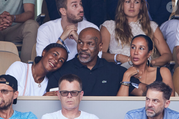 Mike Tyson avec sa femme Lakiha Spicer et sa fille Milan - Célébrités en tribunes des Internationaux de France de tennis de Roland Garros 2023 à Paris le 11 juin 2023. © Jacovides-Moreau/Bestimage 