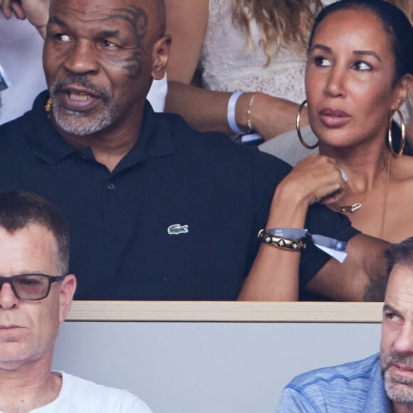 Mike Tyson avec sa femme Lakiha Spicer et sa fille Milan - Célébrités en tribunes des Internationaux de France de tennis de Roland Garros 2023 à Paris le 11 juin 2023. © Jacovides-Moreau/Bestimage 