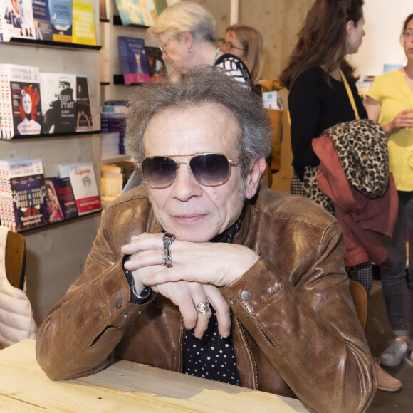 Et dans le passé, l'autrice a été en couple avec Philippe Manoeuvre.
Philippe Manoeuvre au Festival du Livre de Paris au Grand Palais éphémère à Paris, France, le 22 avril 2022. © Jack Tribeca/Bestimage