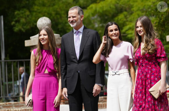 L'infante Sofia d'Espagne, Le roi Felipe VI d'Espagne, La reine Letizia d'Espagne, La princesse Leonor - La confirmation de l'infante Sofia d'Espagne à l'église de l'Assomption de Notre-Dame à Madrid, le 25 mai 2023. C'est dans cette même paroisse que sa soeur, avait fait sa confirmation, le 28 mai 2021. 