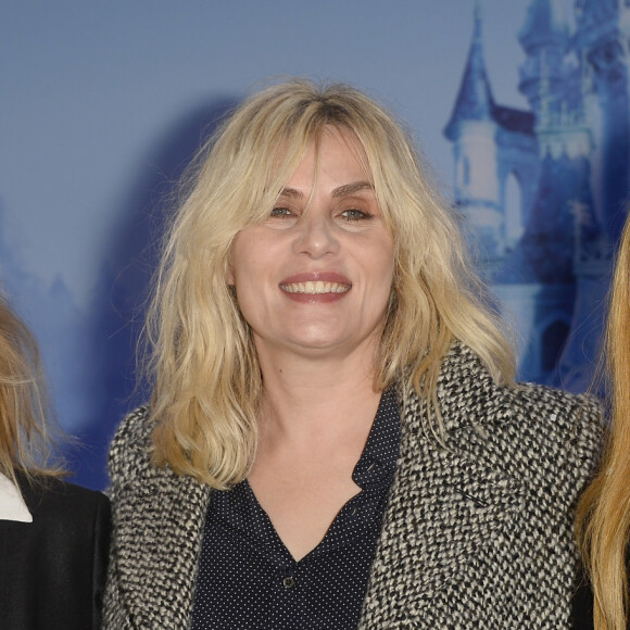 Dans Paris Match, les deux comédiennes se livrent comme rarement sur la question de la jalousie.
Marie-Amélie, Emmanuelle et Mathilde Seigner - Lancement du Noël de Disneyland Paris avec une nouvelle parade sur le thème "Les Nouvelles Princesses" à Marne-la-Vallée, le 15 novembre 2014.