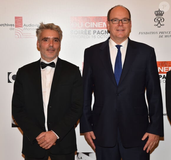 Nicolas Pagnol (Petit-fils de Marcel Pagnol), à gauche, et le prince Albert II de Monaco sont au Grimaldi Forum à Monaco le 16 octobre 2015 afin d'assister à la projection de la version restaurée du film de Marcel Pagnol "Marius" mis en scène par Alexandre Korda. Les Archives audiovisuelles de Monaco participent à la restauration de la trilogie marseillaise de Marcel Pagnol dont les travaux sont conduits par la Compagnie Méditerranéenne de Films MPC et la Cinémathèque française avec le soutient du CNC, du Fond Culturel franco-américain, d'Arte et la participation de la SOGEDA Monaco. © Junior / Bestimage  Prince Albert II of Monaco at the screening of the famous french movie of Marcel Pagnol "Marius", which has been restored to a modern fashion way at Grimaldi forum in Monaco. On october 16th 2015