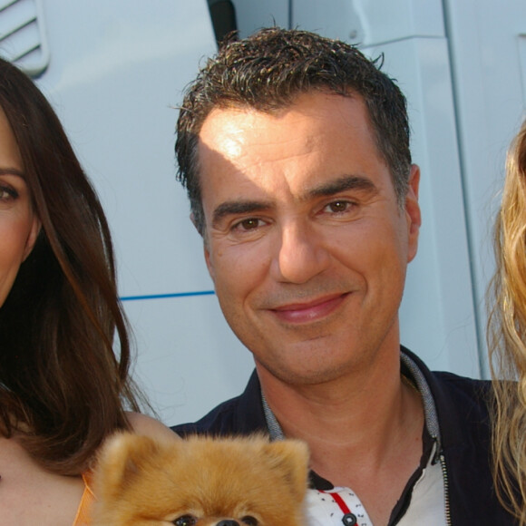 Frédérique Bel avec son chien, Laurent Luyat et Marion Rousse posent à Salon de Provence lors d'une étape du Tour de France le Vendredi 21 juillet 2017. © Fabien Faure/Bestimage