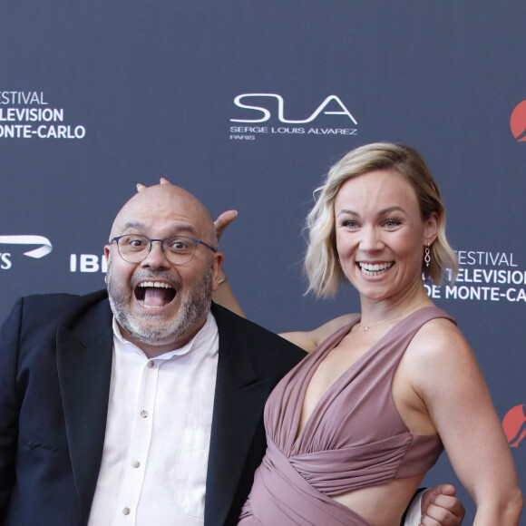 Emmanuelle Berne (enceinte) et Yoann Riou - Cérémonie d'ouverture du 62e Festival de Télévision de Monte-Carlo, à Monaco, le 16 juin 2023. © Denis Guignebourg/BestImage