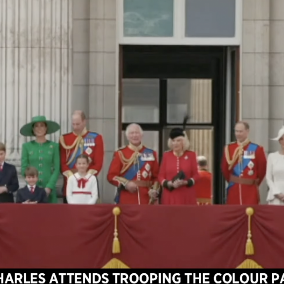 C'est une journée historique pour le roi
Le Roi Charles vit son premier anniversaire officiel de souverain le 17 juin pour la journée Trooping the colour. 