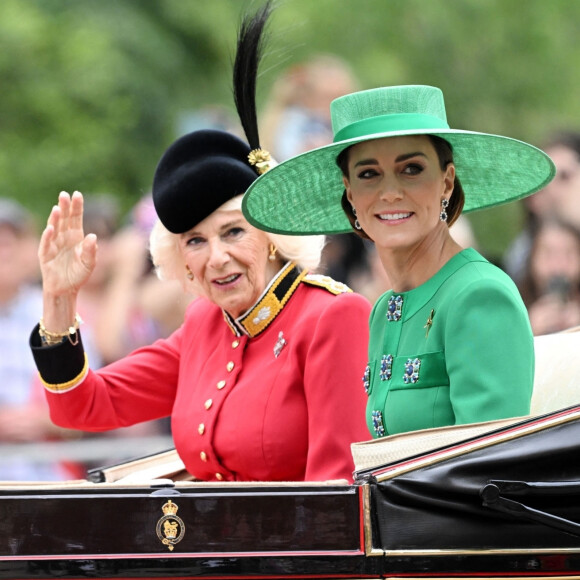 Camilla a aussi été affectueuse avec Charlotte
La reine consort Camilla Parker Bowles et Kate Catherine Middleton, princesse de Galles - La famille royale d'Angleterre lors du défilé "Trooping the Colour" à Londres. Le 17 juin 2023 
